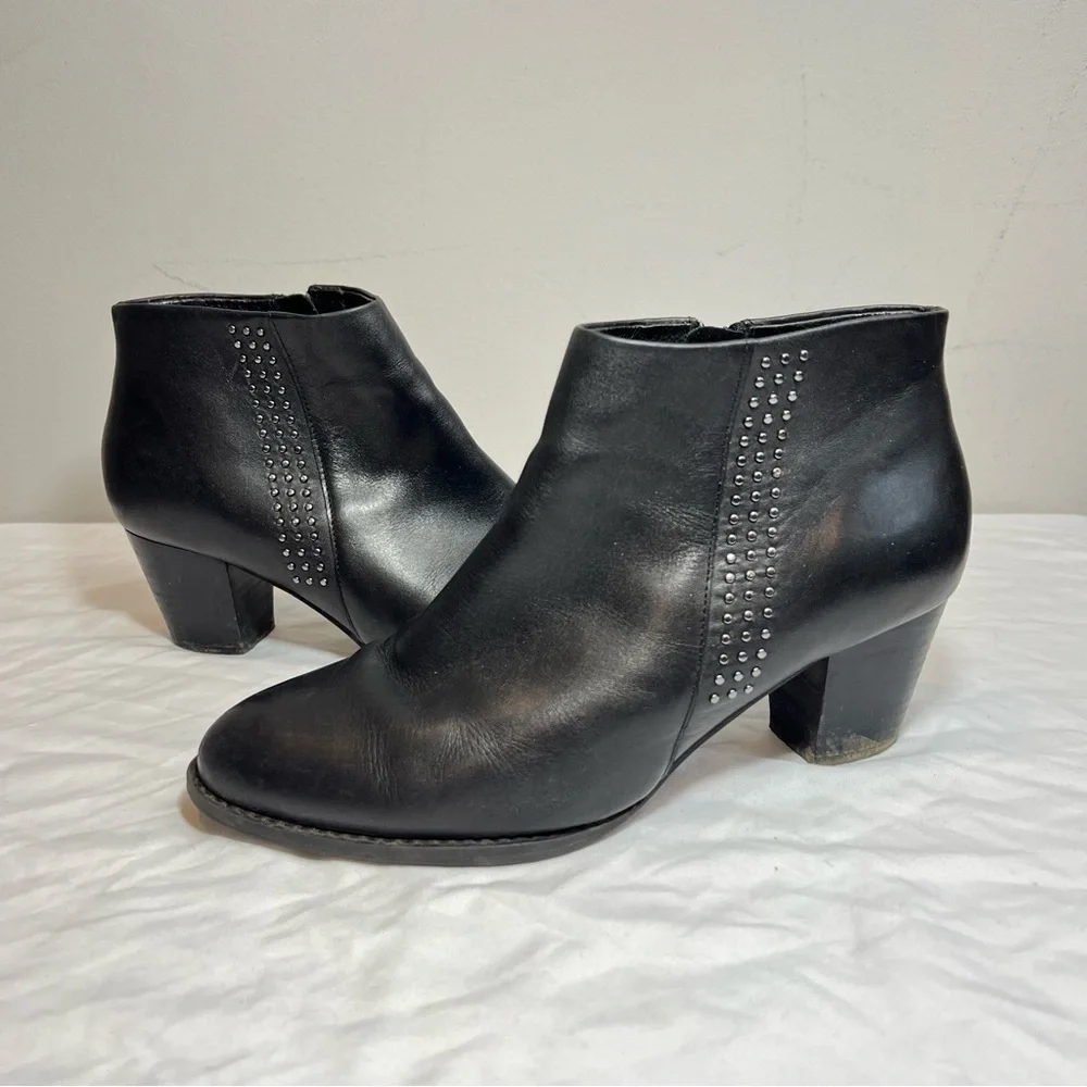 Vionic Georgia black leather studded ankle boots with arch support size 7.5